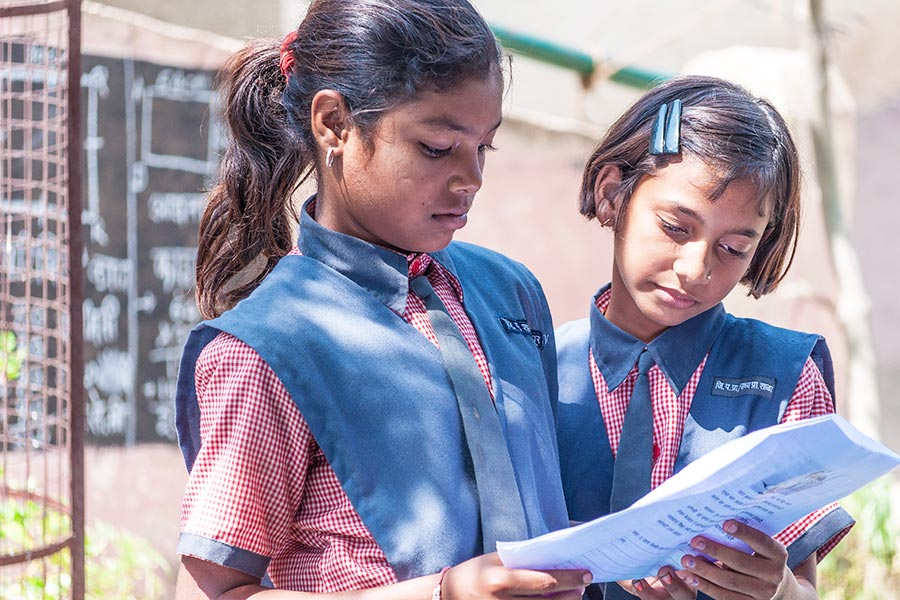 Two girls reading. Photo by Dana Schmidt. All rights reserved.